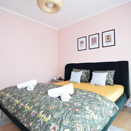 Stylish Apartment With Video Projector Bucureşti Exterior foto